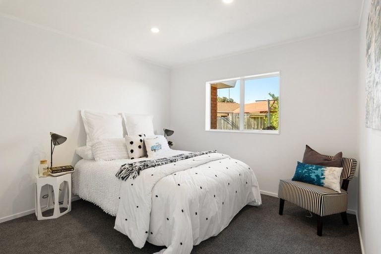 Photo of property in 198 Lakeside Drive, Orewa, 0931