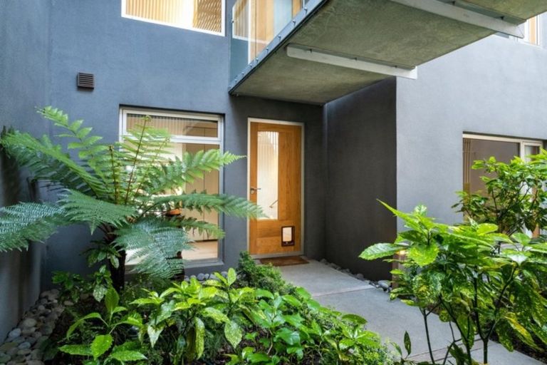 Photo of property in 2/5 Tanner Street, Havelock North, 4130