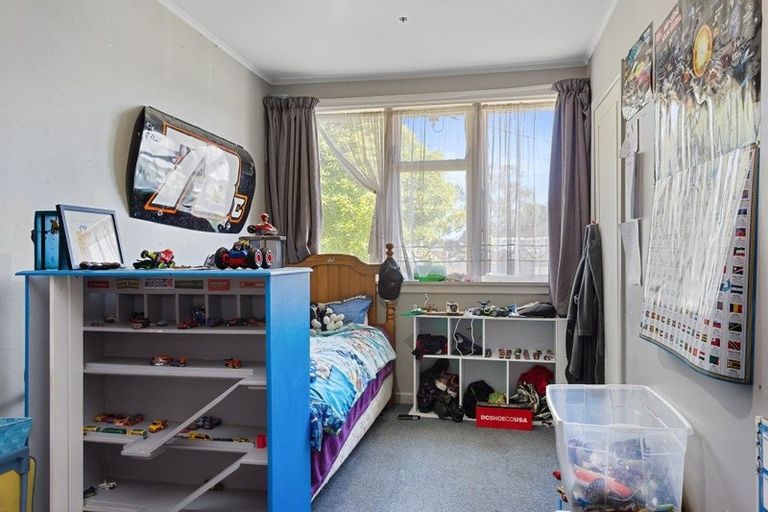 Photo of property in 18 Oakland Street, Northcote, Christchurch, 8052