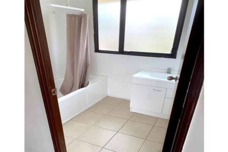 Photo of property in 2/2 Jack Farrell Place, Papakura, 2110