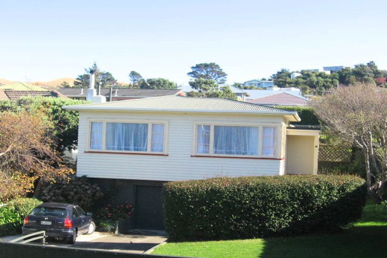 Photo of property in 17 Bassett Road, Johnsonville, Wellington, 6037