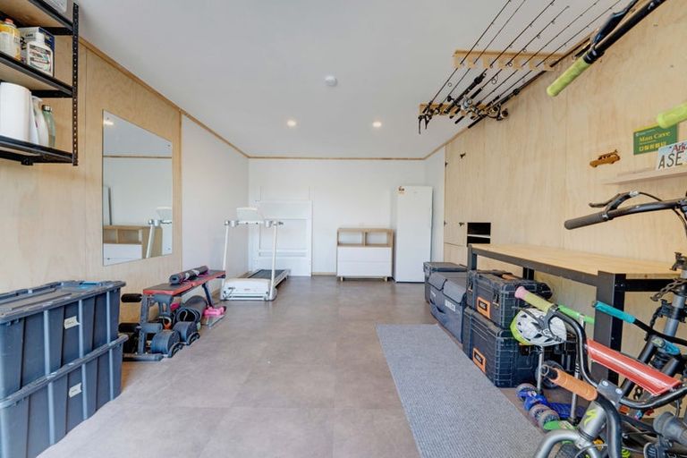 Photo of property in 1/39 Camrose Place, Glenfield, Auckland, 0629