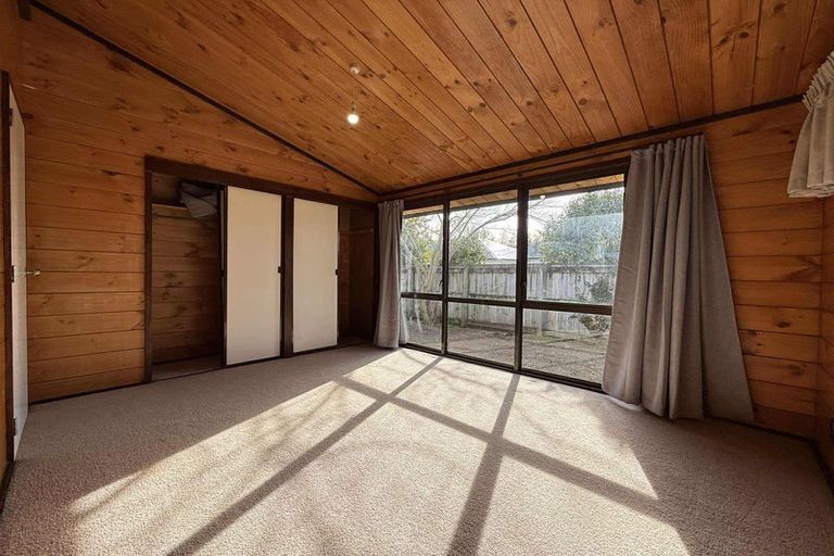 Photo of property in 2/68 Gibbons Street, Ebdentown, Upper Hutt, 5018