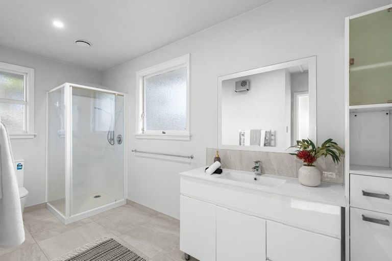 Photo of property in 229 Memorial Avenue, Burnside, Christchurch, 8053