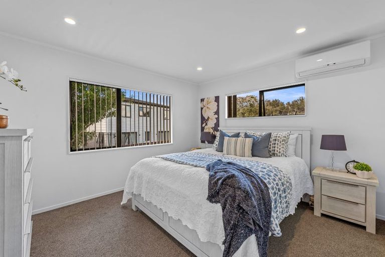 Photo of property in 37 Gosford Drive, Botany Downs, Auckland, 2010