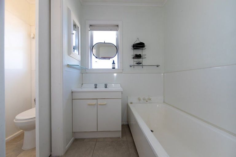 Photo of property in 24 Mill Road, Clive, 4102