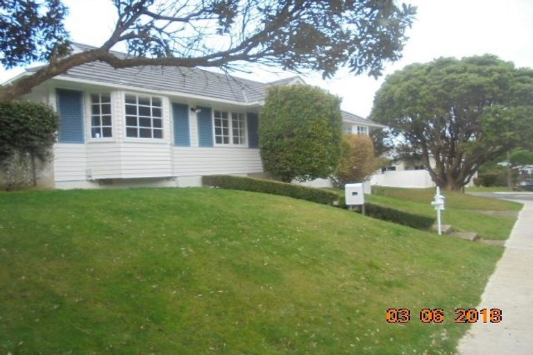 Photo of property in 16 Churton Drive, Churton Park, Wellington, 6037