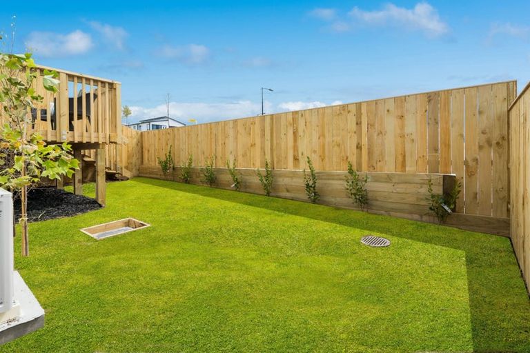 Photo of property in 48 Observation Green, Hobsonville, Auckland, 0616