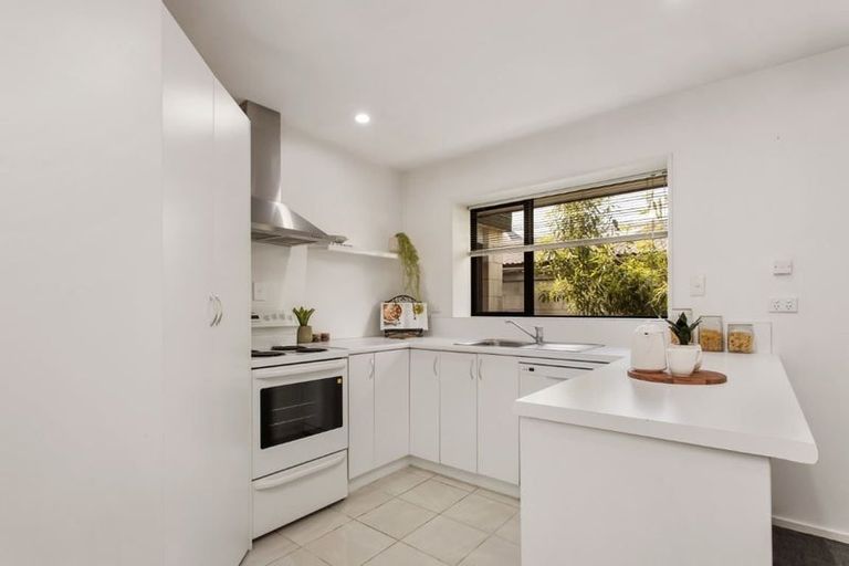 Photo of property in 30 Lees Road, Strowan, Christchurch, 8052