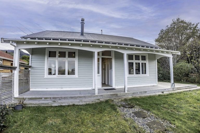 Photo of property in 25 Hugh Street, Sawyers Bay, Port Chalmers, 9023