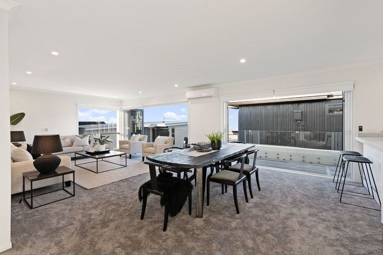 Photo of property in 131 Churchill Road, Rothesay Bay, Auckland, 0630