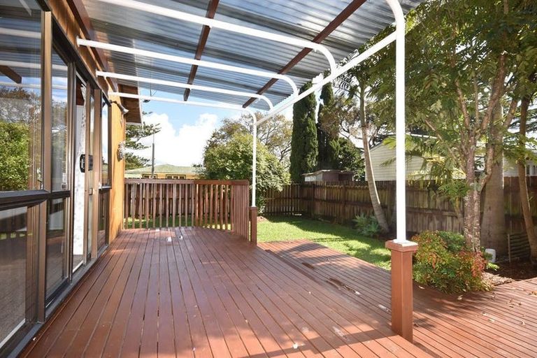 Photo of property in 4 Glen Close, Glen Eden, Auckland, 0602