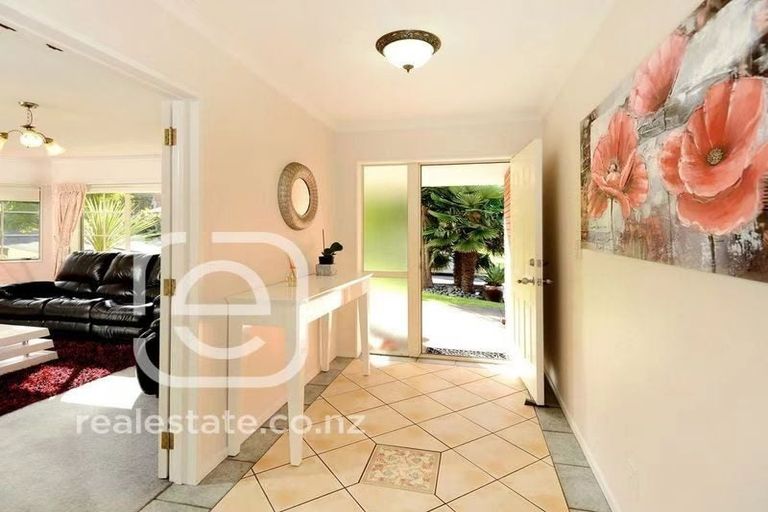 Photo of property in 8 Helen Ryburn Place, Torbay, Auckland, 0630