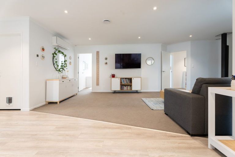 Photo of property in 21 Bickerton Rise, Churton Park, Wellington, 6037