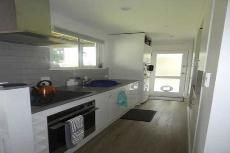 Photo of property in 92 Creswick Terrace, Northland, Wellington, 6012