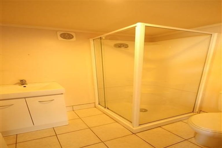 Photo of property in 5 Lysander Crescent, Beach Haven, Auckland, 0626