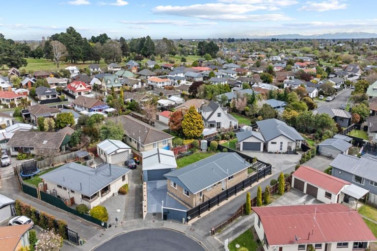 Photo of property in 12 Cowper Place, Avondale, Christchurch, 8061