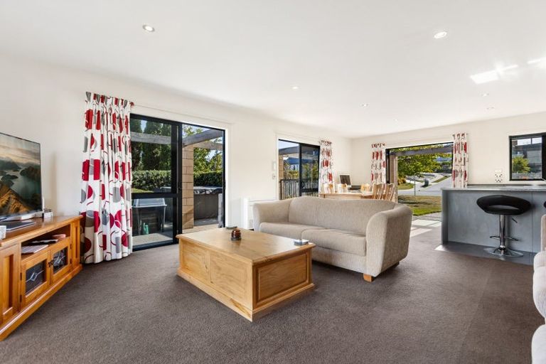 Photo of property in 27 Farrant Drive, Wanaka, 9305