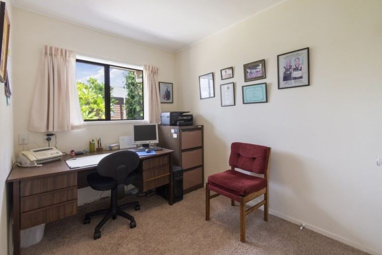 Photo of property in 94 Gosford Drive, Botany Downs, Auckland, 2010
