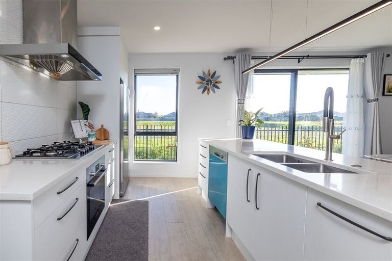 Photo of property in 48 Stationmasters Way, Prebbleton, 7604