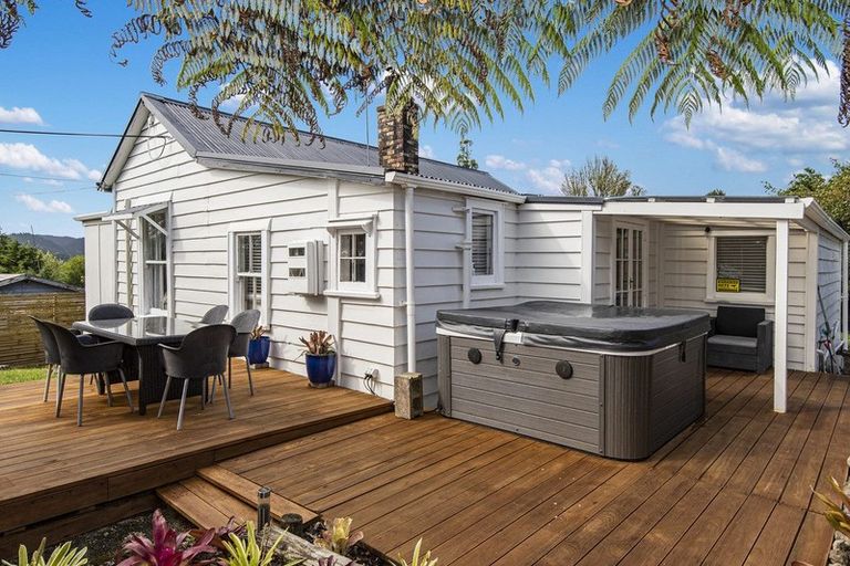 Photo of property in 45 View Road, Hikurangi, 0114