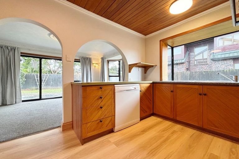 Photo of property in 86 Memorial Avenue, Ilam, Christchurch, 8053