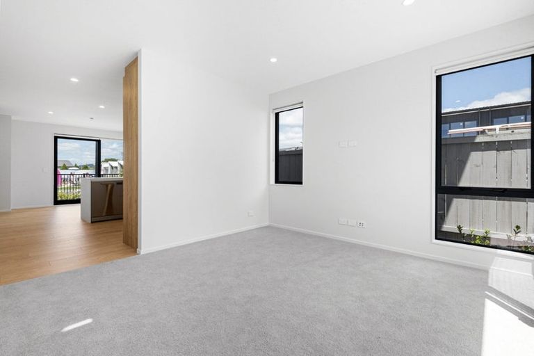 Photo of property in 116 Pepene Avenue, Takanini, Auckland, 2112
