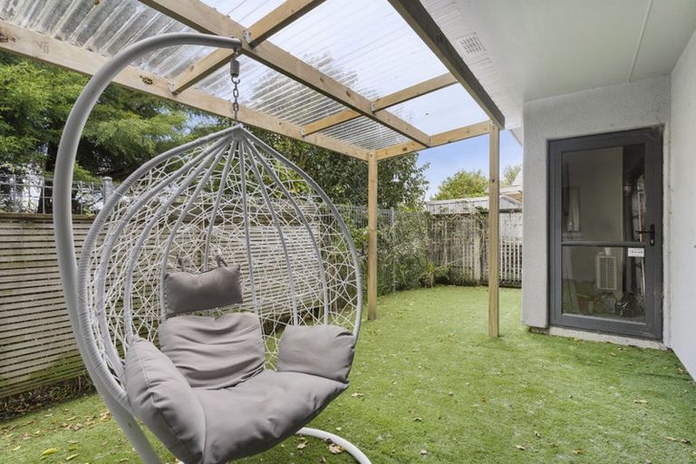 Photo of property in 11f Sturges Road, Henderson, Auckland, 0612