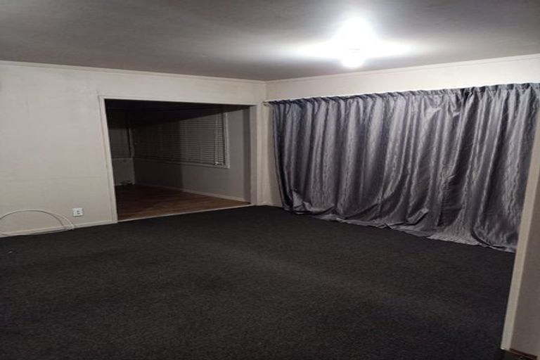 Photo of property in 30 Sunvue Road, Glen Eden, Auckland, 0602