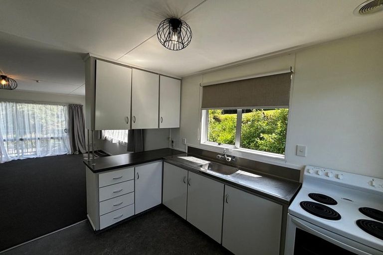 Photo of property in 31 Cumberland Street, Merrilands, New Plymouth, 4312