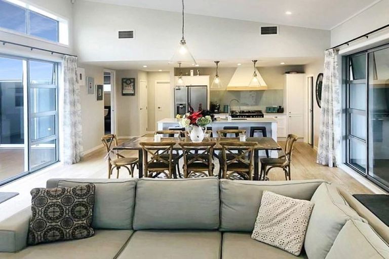 Photo of property in 9 Taranui Way, Paraparaumu Beach, Paraparaumu, 5032