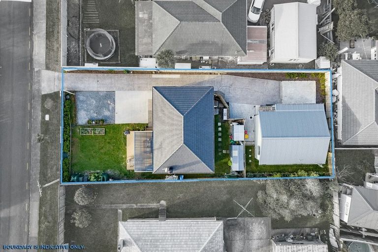 Photo of property in 67 Roberts Road, Te Atatu South, Auckland, 0610