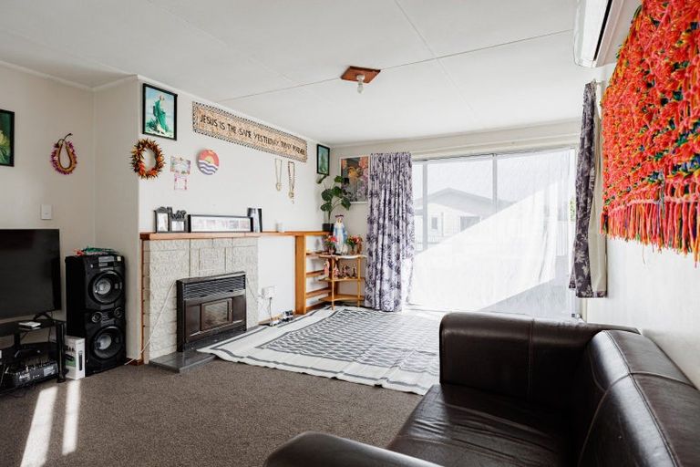 Photo of property in 1033 Hood Street, Mayfair, Hastings, 4122