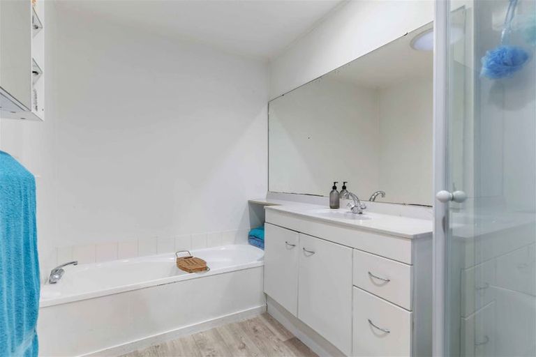 Photo of property in 9 Owl Court, Unsworth Heights, Auckland, 0632