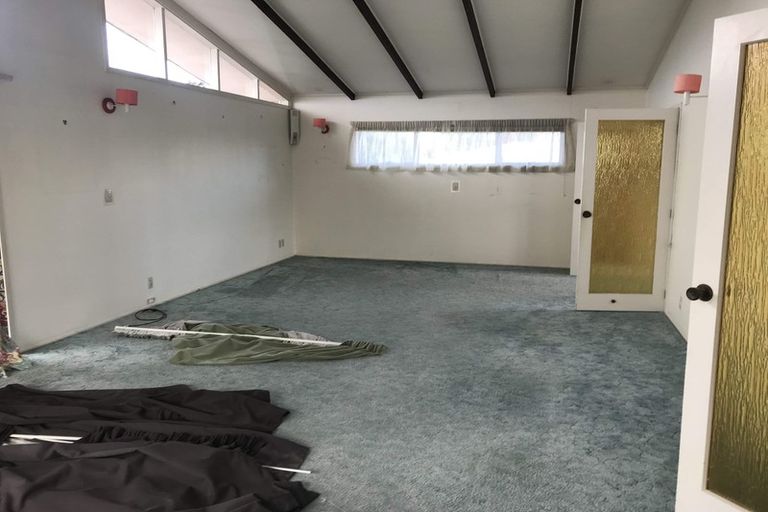 Photo of property in 36 Sunset Road, Unsworth Heights, Auckland, 0632