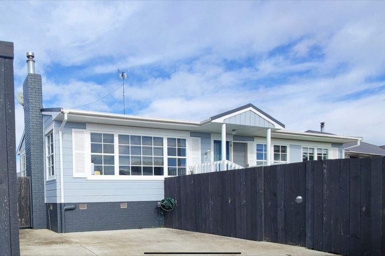 Photo of property in 33b Gill Avenue, Te Atatu Peninsula, Auckland, 0610
