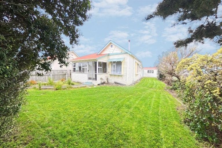 Photo of property in 4 Wood Street, Takaro, Palmerston North, 4410