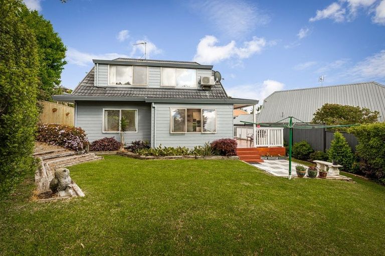 Photo of property in 2/12 Ballini Rise, West Harbour, Auckland, 0618