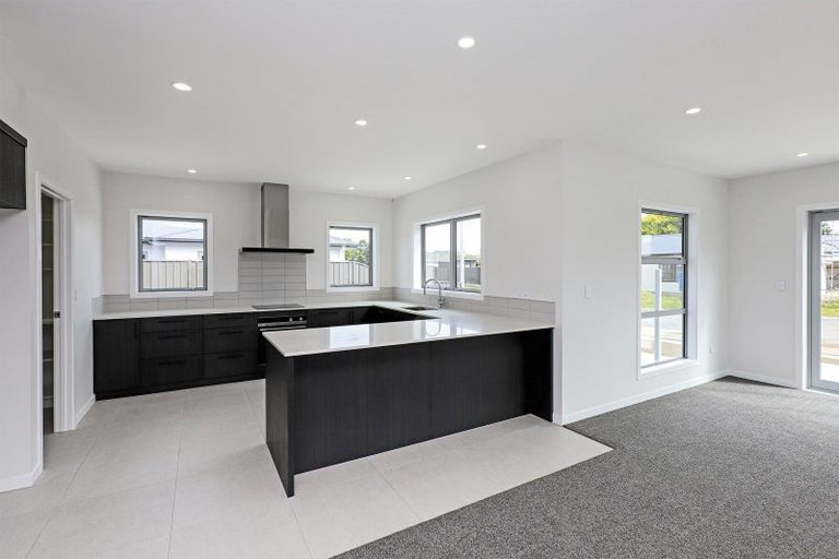 Photo of property in 6 George Yee Place, Taradale, 4112