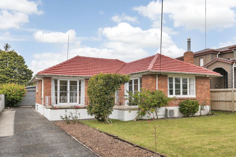 Photo of property in 126 Hutchinson Avenue, New Lynn, Auckland, 0600
