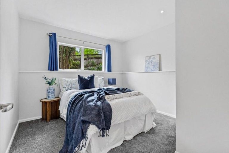 Photo of property in 5 Oystergrove Road, West Harbour, Auckland, 0618