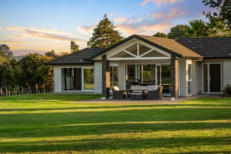Photo of property in 1 Ngaire Close, Wainui, Silverdale, 0994