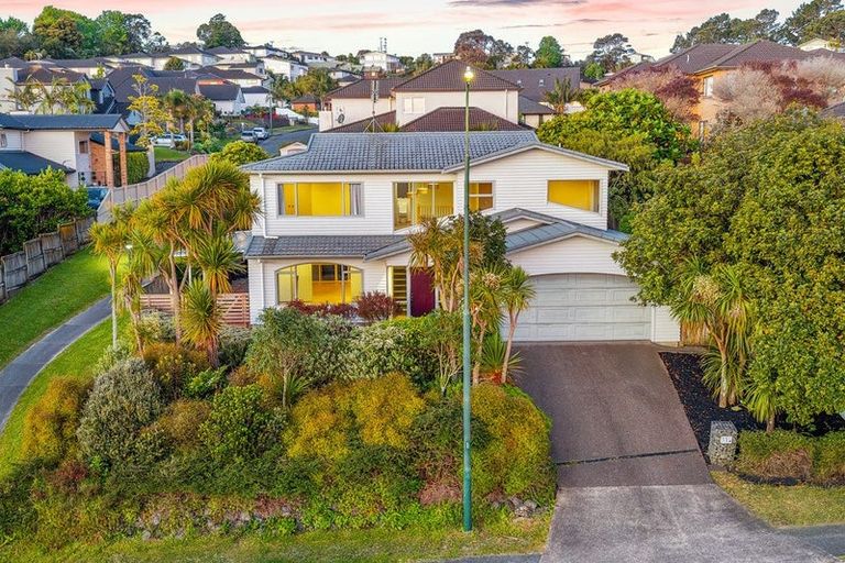 Photo of property in 31 Harrowglen Drive, Northcross, Auckland, 0632