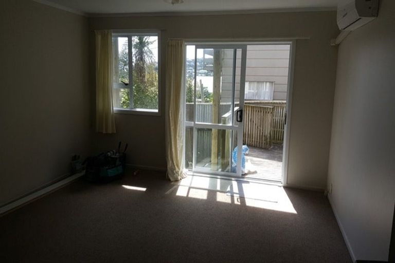 Photo of property in 31 Omega Street, Newlands, Wellington, 6037