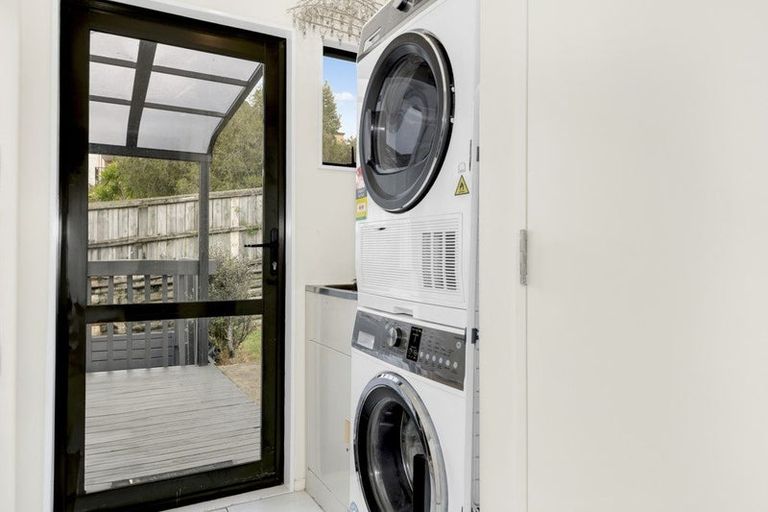 Photo of property in 2/312 Wairau Road, Glenfield, Auckland, 0629