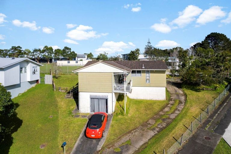 Photo of property in 32 Tawavale Crescent, Totara Vale, Auckland, 0629