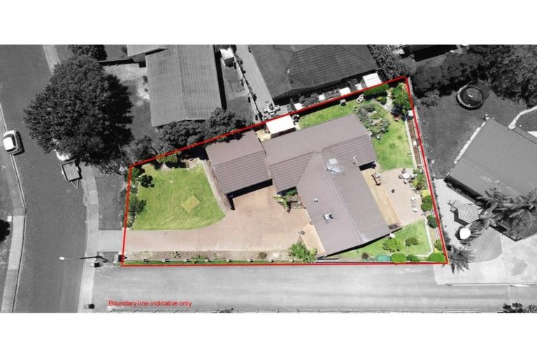 Photo of property in 32 Walton Street, Red Beach, 0932