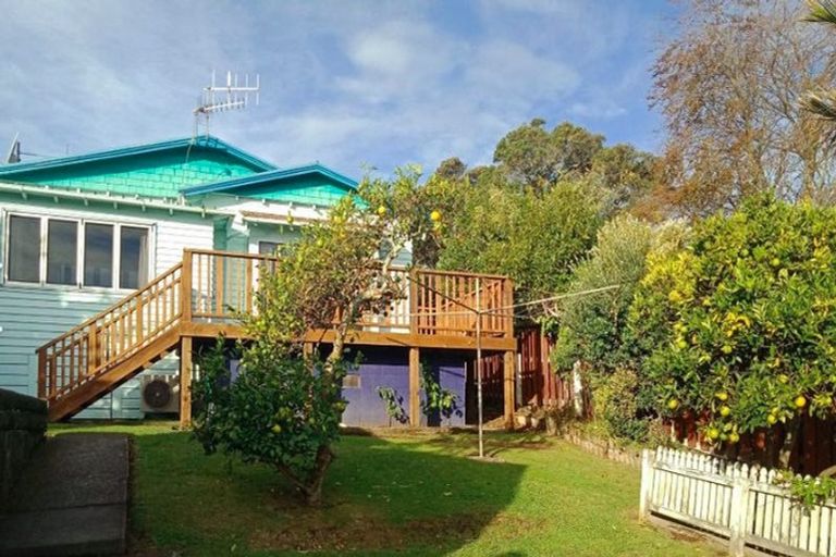 Photo of property in 18 Selwyn Road, Hospital Hill, Napier, 4110