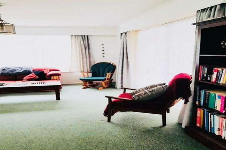 Photo of property in 211 Dowse Drive, Maungaraki, Lower Hutt, 5010