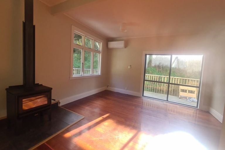 Photo of property in 1122 Paekakariki Hill Road, Paekakariki Hill, Porirua, 5381